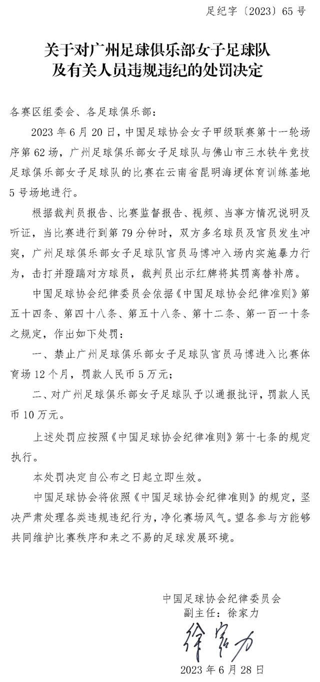 然后他自己也挤了进去，压住鲍素云。